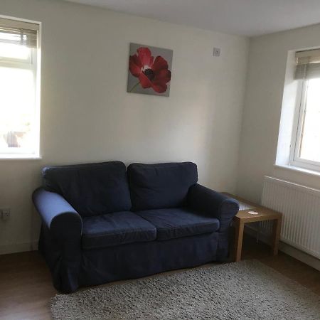 Large Private Room With En-Suite In The House For Professionals Staines-upon-Thames Buitenkant foto